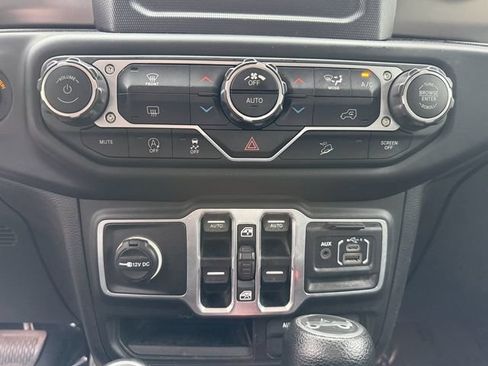 Used 2018 Jeep Wrangler Unlimited Sport S AWD/4WD image 17