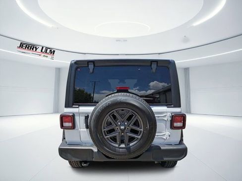 Used 2024 Jeep Wrangler Unlimited Sport AWD/4WD image 4