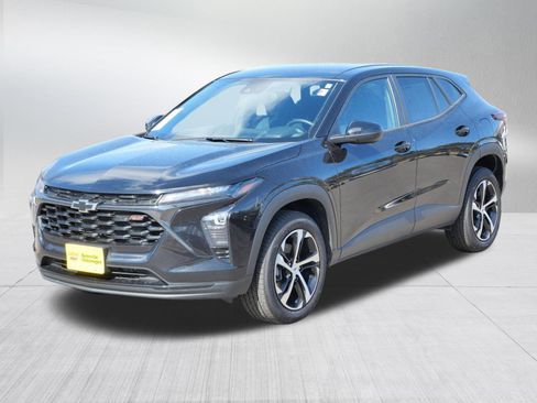 Used 2024 Chevrolet Trax RS w/ Driver Confidence Package image 3