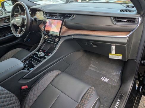 New 2025 Jeep Grand Cherokee Summit image 32