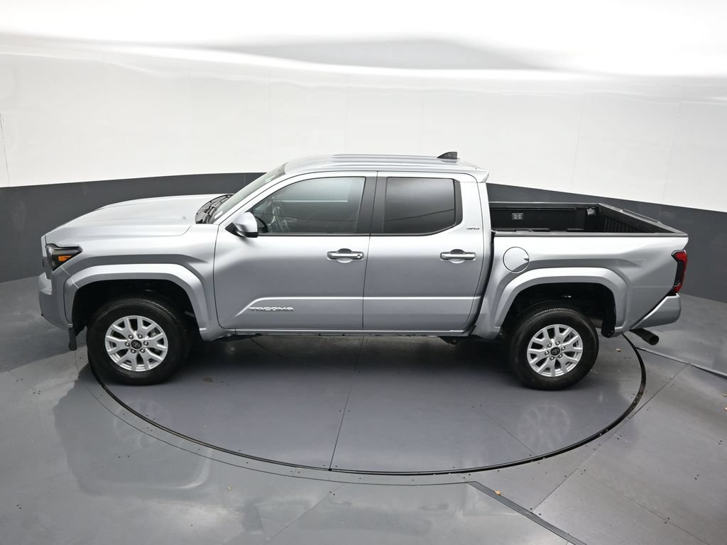 Used 2025 Toyota Tacoma SR5 RWD image 18