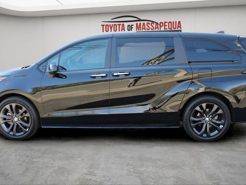 Used 2025 Toyota Sienna XSE image 25