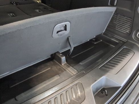 Used 2024 GMC Yukon XL SLE image 31