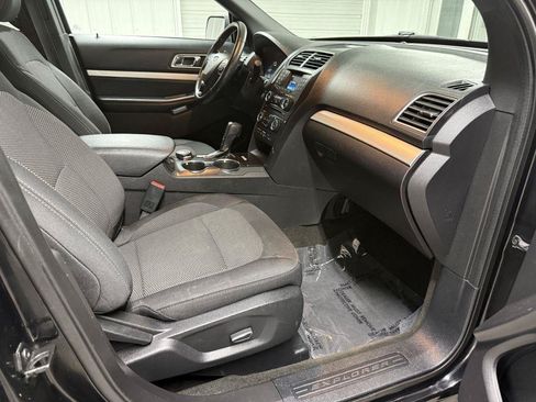 Used 2017 Ford Explorer XLT AWD/4WD image 37