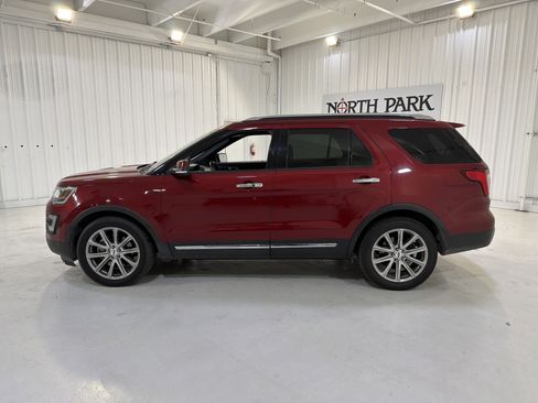 Used 2017 Ford Explorer Limited image 2