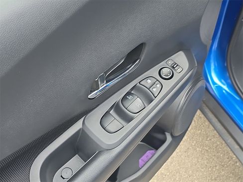 Used 2024 Nissan Kicks SV image 18