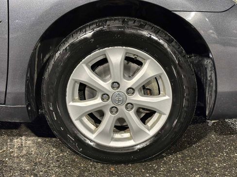 Used 2011 Toyota Camry LE image 9