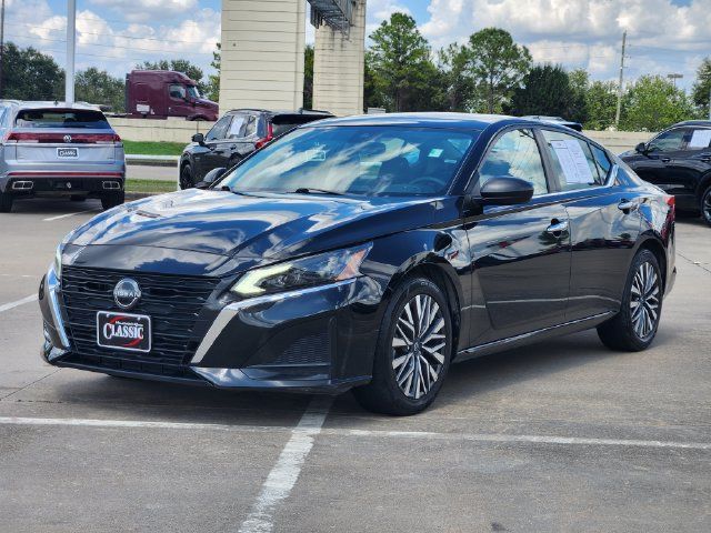 Used 2024 Nissan Altima 2.5 SV FWD image 3