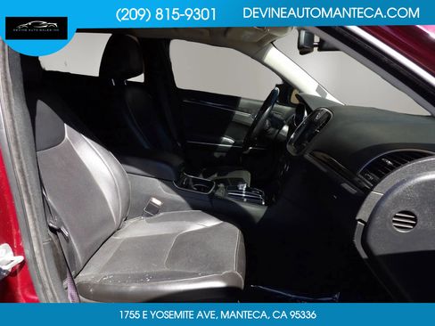Used 2020 Chrysler 300 Limited image 10