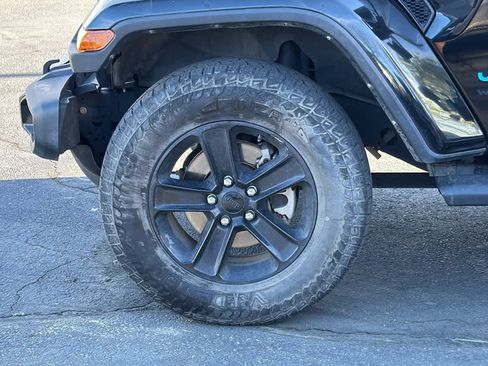 Used 2021 Jeep Wrangler Unlimited Sahara image 9