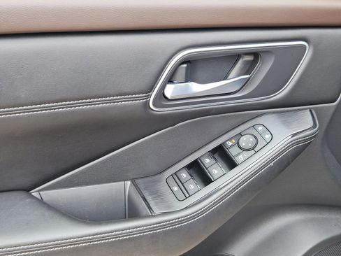 Used 2021 Nissan Rogue SV w/ Premium Package image 12