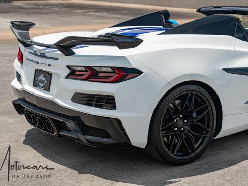Used 2024 Chevrolet Corvette Z06 RWD image 12