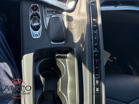 Used 2022 Chevrolet Corvette Stingray Coupe w/ Z51 Performance Package image 19