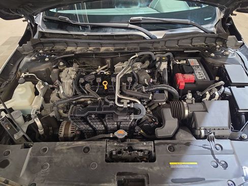 Used 2024 Nissan Altima 2.5 SR FWD image 17