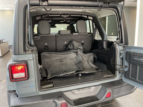 Used 2024 Jeep Wrangler Unlimited w/ Convenience Group AWD/4WD image 34