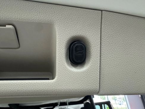 Used 2015 Cadillac Escalade Luxury image 23