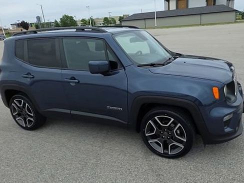 Used 2020 Jeep Renegade Latitude w/ Popular Equipment Group FWD image 3