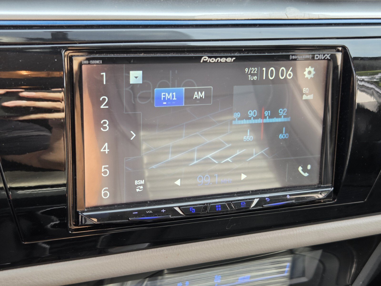 Used 2016 Toyota Corolla LE FWD image 26