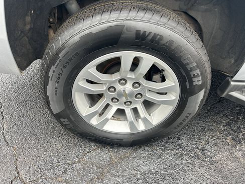 Used 2020 Chevrolet Tahoe LT image 37