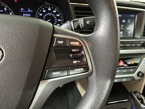 Used 2017 Hyundai Elantra SE FWD image 17