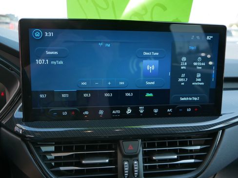 New 2025 Ford Escape ST-Line w/ Tech Pack #1 AWD/4WD image 9
