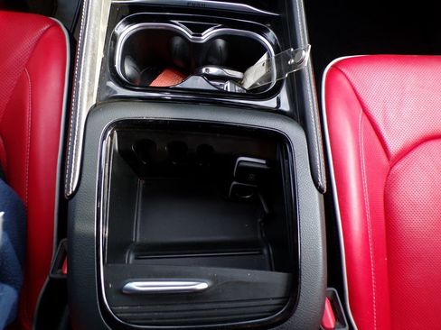 Used 2021 Chrysler Pacifica Limited w/ Uconnect Theater Family Group image 31