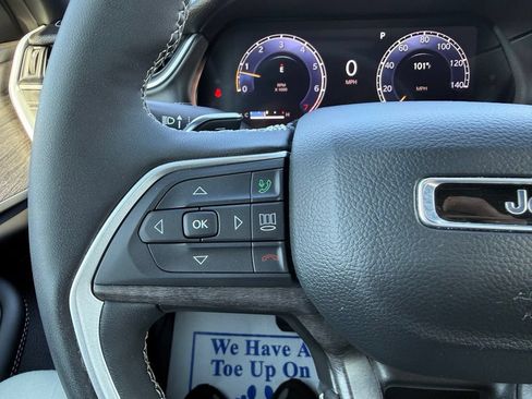 Used 2025 Jeep Grand Cherokee Limited RWD image 18