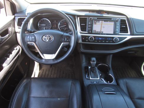 Used 2016 Toyota Highlander Limited image 18