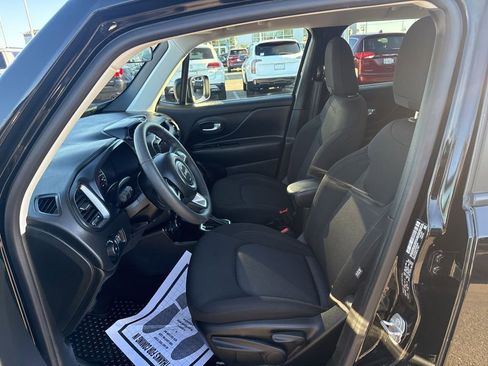 Used 2023 Jeep Renegade Latitude w/ Sun & Fun Group image 21