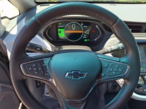 Used 2020 Chevrolet Bolt Premier w/ Infotainment Package FWD image 19