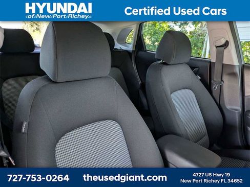 Used 2021 Hyundai Kona SE image 6