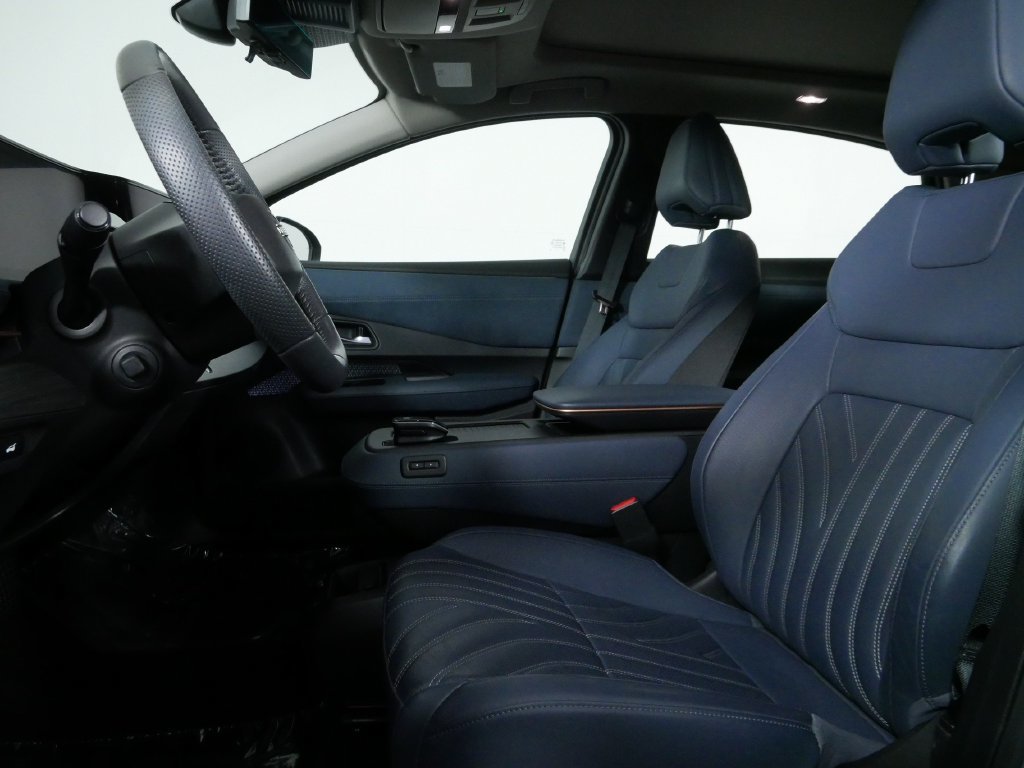 Used 2024 Nissan Ariya AWD image 15