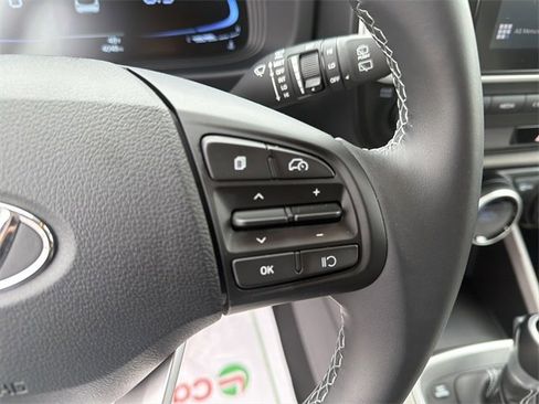 Certified 2025 Hyundai Venue SEL image 25