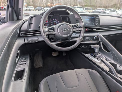 Used 2021 Hyundai Elantra SEL image 24