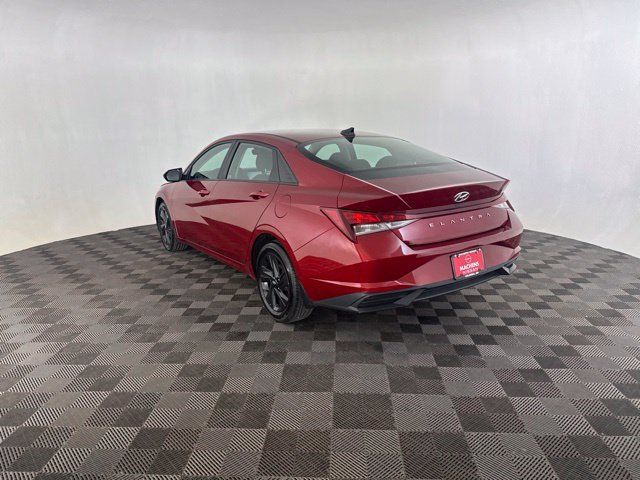 Used 2023 Hyundai Elantra SEL w/ Winter Weather Package FWD image 10