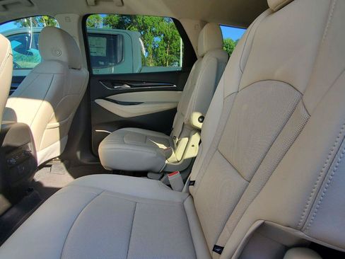 Used 2023 Buick Enclave Essence AWD/4WD image 5