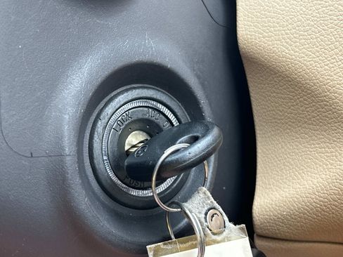 Used 2012 Hyundai Elantra GLS w/ Preferred Pkg 3 image 31