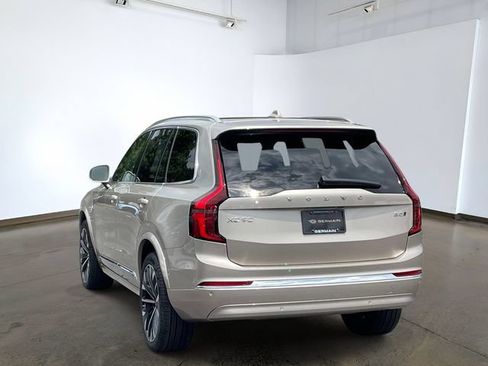 Used 2025 Volvo XC90 B5 Ultra AWD/4WD image 6