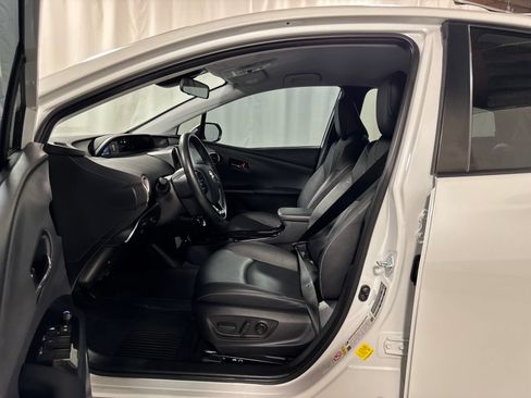 Used 2021 Toyota Prius Prime XLE FWD image 3