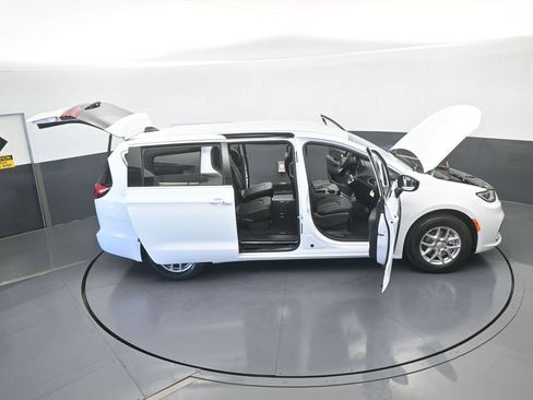 New 2026 Chrysler Pacifica Select image 67