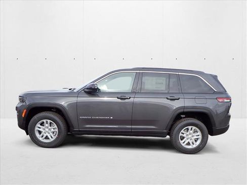 New 2025 Jeep Grand Cherokee Laredo w/ Luxury Tech Group I image 2