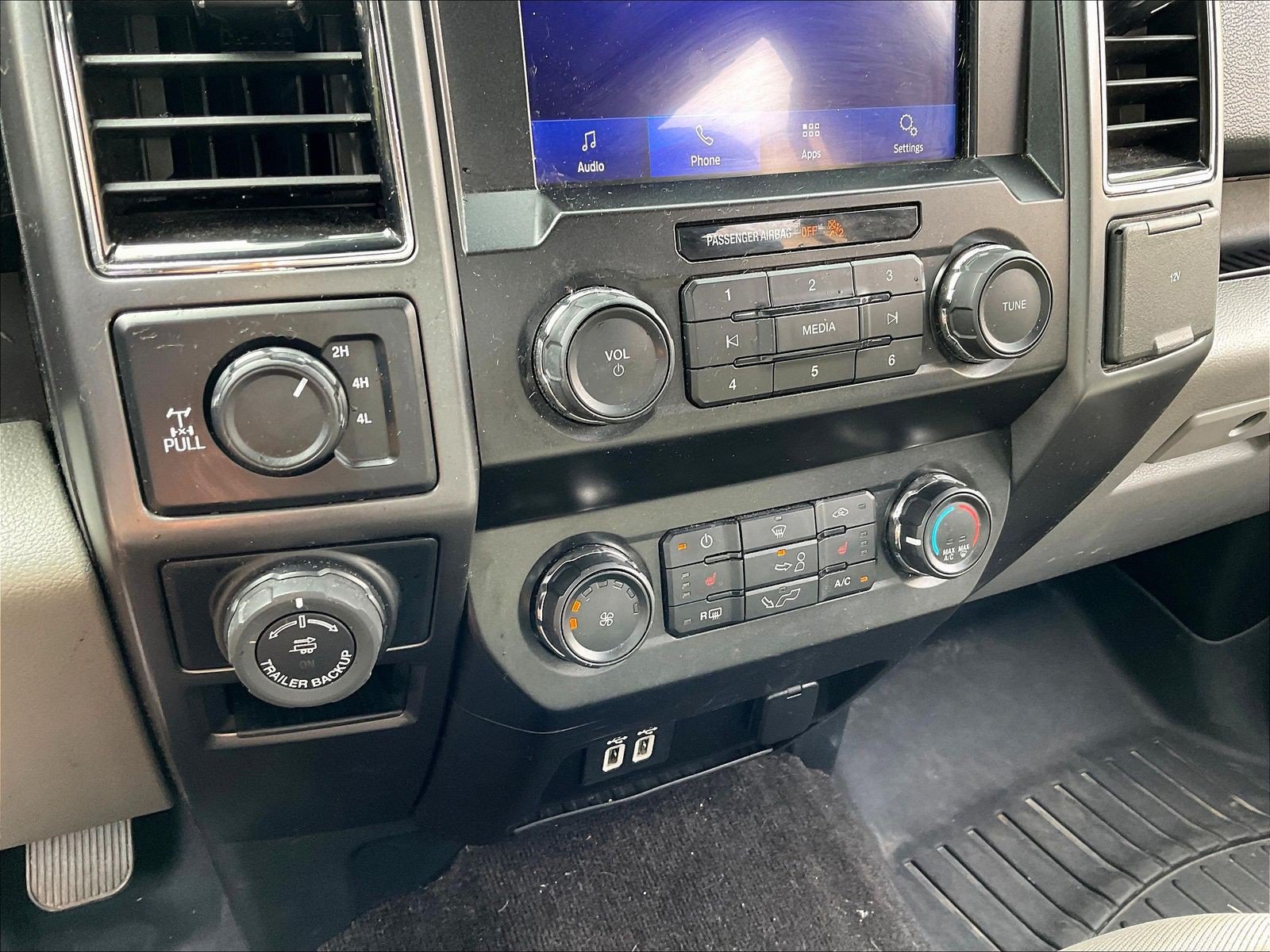Used 2019 Ford F150 XLT w/ Equipment Group 302A Luxury AWD/4WD image 16