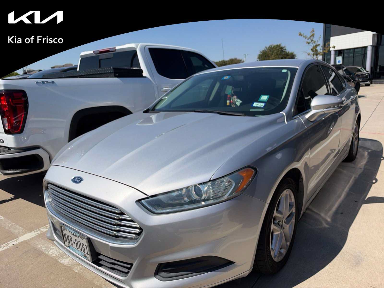 Used 2016 Ford Fusion SE FWD image 1