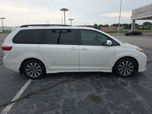 Used 2020 Toyota Sienna Limited Premium FWD image 6
