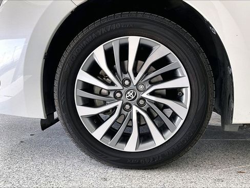 Used 2019 Toyota Corolla XLE image 11