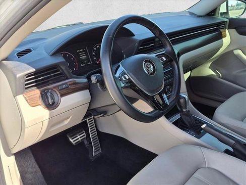 Used 2020 Volkswagen Passat 2.0T SEL FWD image 10