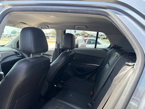 Used 2019 Chevrolet Trax LT w/ LT Convenience Package FWD image 12