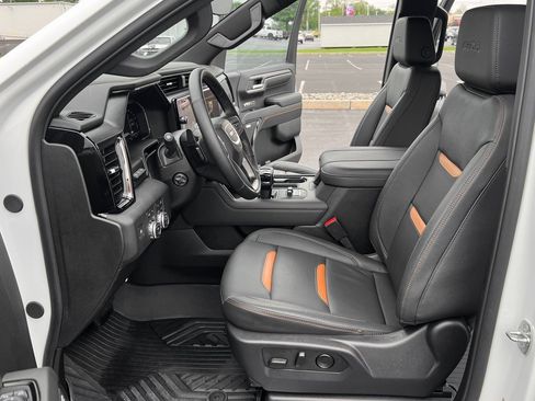 Used 2024 GMC Sierra 1500 AT4 w/ Technology Package image 3