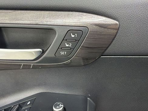 Used 2021 Toyota Highlander Limited FWD image 19