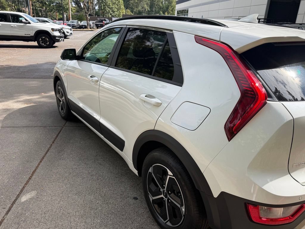 Certified 2025 Kia Niro EX w/ EX Cold Weather Package FWD image 7